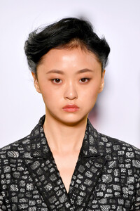 688648037_TaorayWangS20RunwaySeptember2019NewcfVeJPOnv58x.thumb.jpg.8324c29f39cd6887a4ab287f0226ddf1.jpg