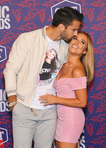 Jessie+James+Decker+2019+CMT+Music+Awards+SDf6cMfBW8yx.jpg