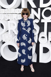 Anna+Wintour+Nordstrom+NYC+Flagship+Opening+Vw4vmermzKBx.jpg