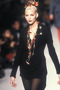 73810898_Chloe1994WomenRTW103.thumb.jpg.c1b790a949751ac8c9bdc5a2da818490.jpg