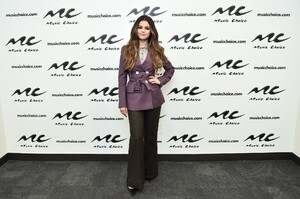       sel291019BZNimage7.jpg