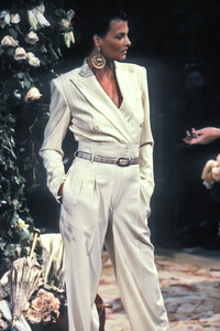 759494619_ChristianDior1998WomenRTW89.thumb.jpg.f5136c3fead0373f87e97b0610e7924d.jpg