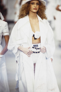 776726069_Chanel1993WomenRTW124.thumb.jpg.6534e0599ed6e0f11b09b35a19af8d9b.jpg