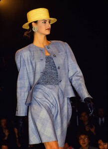 789061806_bill-blass-ss-1988(1).thumb.jpg.9a0544ebb74856a86d2b4e27d459ca6d.jpg