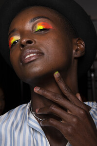 799698317_NicoleMillerSpring2020BackstagedgmFwgHOxXqx.thumb.jpg.8a4b731d3c7417e49bf71fa301e396b2.jpg