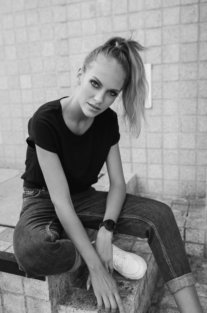 https://www.bellazon.com/main/uploads/monthly_2019_10/805588678_DessyTrifonova4.JPG.e611237709eb8bb8fe35d3ed0d98b312.JPG
