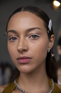 806986519_PamellaRolandSpring2020BackstageijCuSya8ZHDx.thumb.jpg.ad6aeb084f67df546a3595efd9ce8a58.jpg