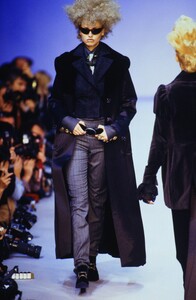 812602036_romeo-gigli-fw-1995(9).thumb.jpg.af9ca3629d4f68be813eba3236c4e883.jpg