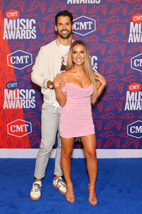 Jessie+James+Decker+2019+CMT+Music+Awards+u8GOliXv5Zwx.jpg