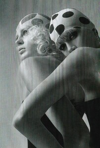 l'officiel russia april 2004 #56 18.jpg