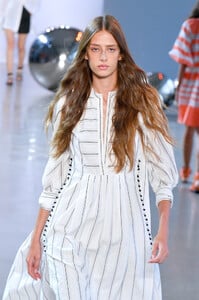 831671164_NoonNoorRunwaySeptember2019NewYorkFashionLWk-qO2sYS0x.thumb.jpg.8dbfe962ff9356c2b0139edd2f5cd015.jpg