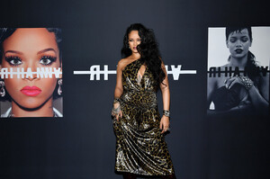 Rihanna+Launch+Rihanna+First+Visual+Autobiography+8pwNdwdlN81x.jpg