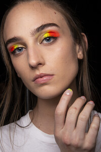 835590751_NicoleMillerSpring2020BackstageAg6ik6DRdwjx.thumb.jpg.378c7553d949ac944fd36afa96707a1c.jpg