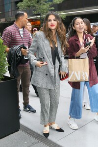        sel281019BZNimage11.jpg
