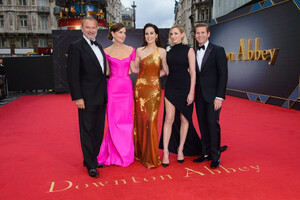 Michelle+Dockery+Downton+Abbey+World+Premiere+44U22fzJDI4x.jpg