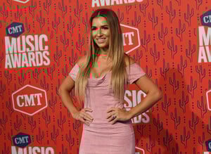 Jessie+James+Decker+2019+CMT+Music+Awards+UeiFXL-3wL_x.jpg