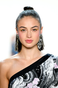 846546625_TadashiShojiSpringSummer2020RunwayNewxISddczUD5Ux.thumb.jpg.cbb78dbabd96c6eefe0d149b08c8fb98.jpg