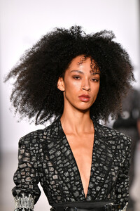 849738509_TaorayWangS20RunwaySeptember2019NewJZk522QhqJhx.thumb.jpg.3d1cf7777bdfb6630d87dfbd74af9d10.jpg