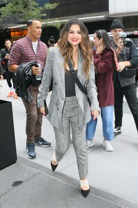        sel281019BZNimage9.jpg