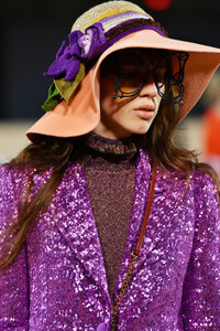 874035458_MarcJacobsSpring2020RunwayShow7guRKOD6xSTx.thumb.jpg.58ee2d1df130b4d23ec82cdaada8e536.jpg