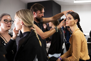 8837403_ChiaraBoniLaPetiteRobeSpring2020Backstage0BwhJ7KfzNnx.thumb.jpg.be987902e4672622d2917ecde7ef6e44.jpg