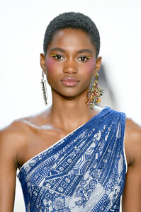 903063492_TadashiShojiSpringSummer2020RunwayNewjb1-adjr1mox.thumb.jpg.57e60f772b5ccc8a5660e1c04ffdcbc4.jpg