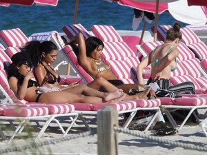 91313981_hqcelebcorner-8.jpg