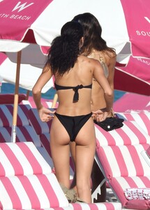 91314020_hqcelebcorner-21.jpg