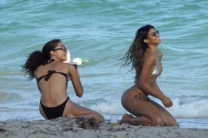 91314131_hqcelebcorner-57.jpg
