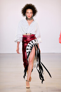 917132354_VictoriaHayesSpringSummer2020RunwayiXLCUgBNX9lx.thumb.jpg.2804e1fc51fa097a5691bd5e3aad4b99.jpg