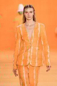 920583274_SallyLaPointeRunwaySeptember2019NewYorkcnRBAO54ItYx.thumb.jpg.f015fa1b879a2880fe0cab7227b78015.jpg