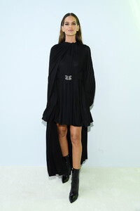 Izabel+Goulart+Valentino+Front+Row+Paris+Fashion+rRJLDtj4ZiUx.jpg