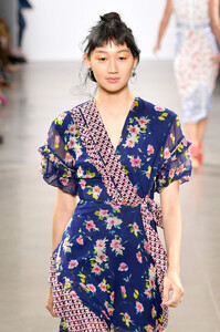 961523737_NicoleMillerRunwaySeptember2019NewYorkPLscxVhcbU3x.thumb.jpg.5fe742f0637bf65f3292c91da6162a7e.jpg