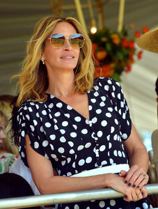 Julia+Roberts+10th+Annual+Veuve+Clicquot+Polo+q870SYtDfsPx.jpg