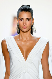 973536584_TadashiShojiSpringSummer2020RunwayNewlwlWLpnRJgkx.thumb.jpg.c2e14e60930f2c552b0419af952651ed.jpg