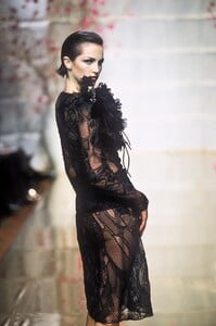 983711819_Valentino1997HauteCouture118.thumb.jpg.71188b9a4eb813be5c1b05efa35f93f5.jpg