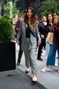        sel281019BZNimage25.jpg