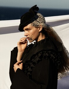 Alvaro-Beamud-Cortes-Vogue-Natalie-Ogg-6-802x1024.jpg