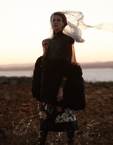 Alvaro-Beamud-Cortes-Vogue-Natalie-Ogg-9-800x1024.jpg