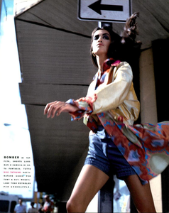 Basic_in_Lusso_Magni_Vogue_Italia_February_1991_04.thumb.png.fe003e0e1443794b7f86968f29fc02eb.png