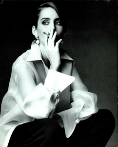 Demarchelier_Vogue_Italia_February_1991_05.thumb.png.cd928d0a9fc59ed5ce7f3c73e955d159.png