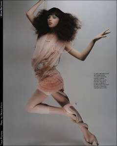 MarieClaireNL_March2004_PrivateDancer_02.jpg