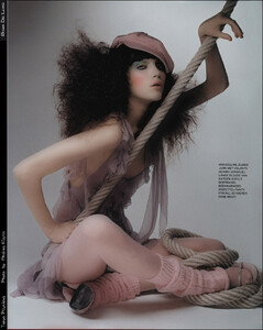 MarieClaireNL_March2004_PrivateDancer_03.jpg
