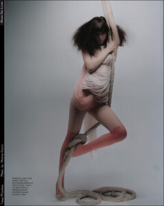 MarieClaireNL_March2004_PrivateDancer_05.jpg