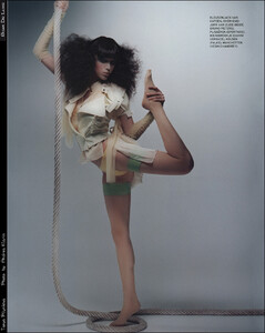 MarieClaireNL_March2004_PrivateDancer_06.jpg