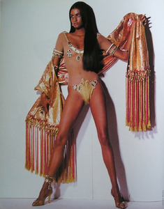 Meisel_Vogue_Italia_January_1991_13.thumb.png.e452c0b4c649632ee3f1ce05580871f0.png