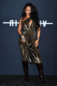 RIHANNA_BOOK_NYC_031.thumb.jpg.c11d79ea94c30bd540a0a3f21aa93baa.jpg