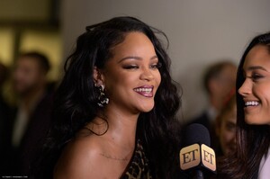 RIHANNA_BOOK_NYC_044.thumb.jpg.cbf04a8c2d759a871983dfe13e0a67e1.jpg