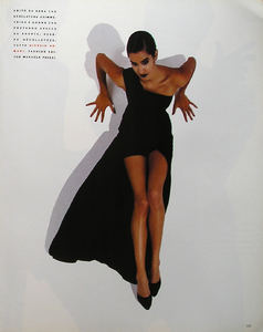 Silhouettes_Watson_Vogue_Italia_January_1991_02.thumb.png.497b41da35c23605596bf1f28bd6bfc2.png