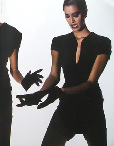 Silhouettes_Watson_Vogue_Italia_January_1991_04.thumb.png.a5860e5bd1259d0768214a1c2ab2fe17.png
